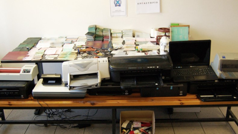 إدارة موازية تكمل الرسمية بوثائق مزورة