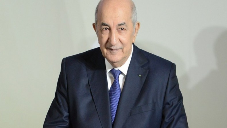 رئيس الجمهورية عبد المجيد تبون يعزي عائلة الفقيد الفنان “إيدير”