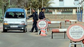 تونسيون يغلقون الطريق المؤدي الى مركز رأس العيون بتبسة