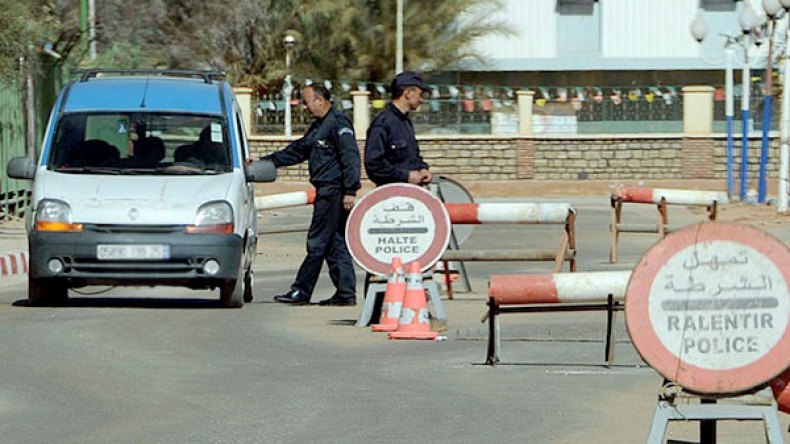 تونسيون يغلقون الطريق المؤدي الى مركز رأس العيون بتبسة