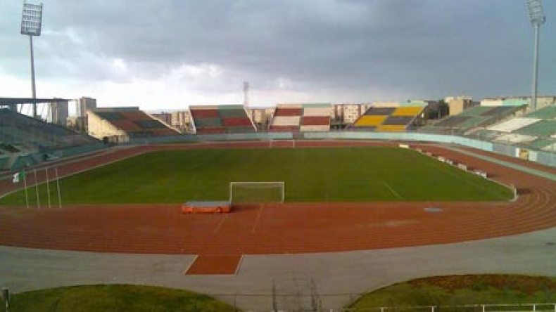 أشغال إعادة صيانة وتجهيز ملعب تشاكر بالبليدة تكلف نحو 5 ملايير سنتيم