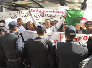 10 temporary teachers wounded in sit-in