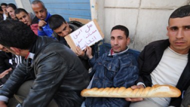 Temporary teachers, terror victims, dismissed militaries stage sit-in in Algiers