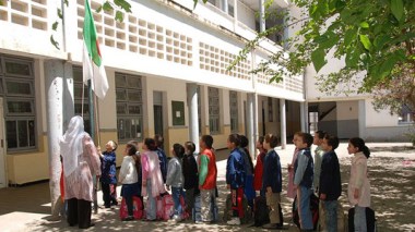 Education: Promotion of 30.000 primary school teachers and basic education professors