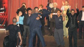 أقومي يرافع عن تقييم اللجنة والقنا يندد بتصويت «رفع الأيدي»