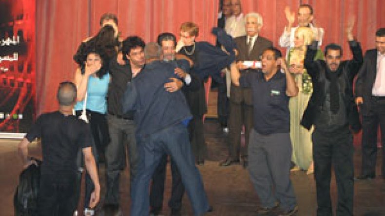 أقومي يرافع عن تقييم اللجنة والقنا يندد بتصويت «رفع الأيدي»