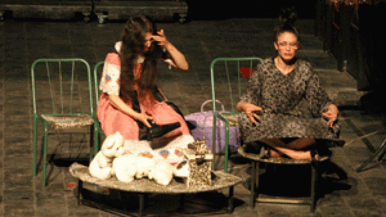 “حمام” زهور ونيسي يدعو خارج سرب المنافسة