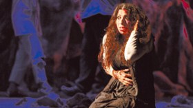 جهيد  يتحدى  المقتبسين  ويعيد  ” البصيص ”  للكتابة  المسرحية  في  الجزائر