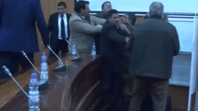 لكم وسبّ وتشابك بين نواب البرلمان ومنتخبين محليين بتبسة