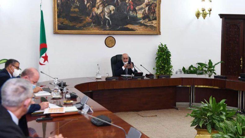 الفصل في الدخول الجامعي وخطة الإنعاش الاقتصادي