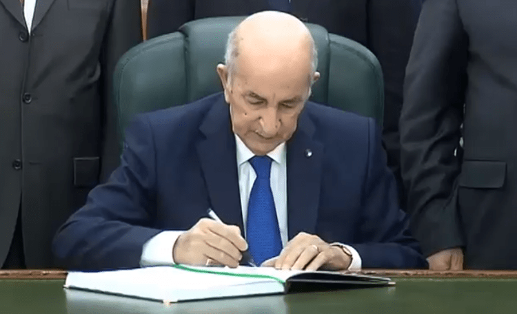Le Président Tebboune signe la Loi de finances 2021