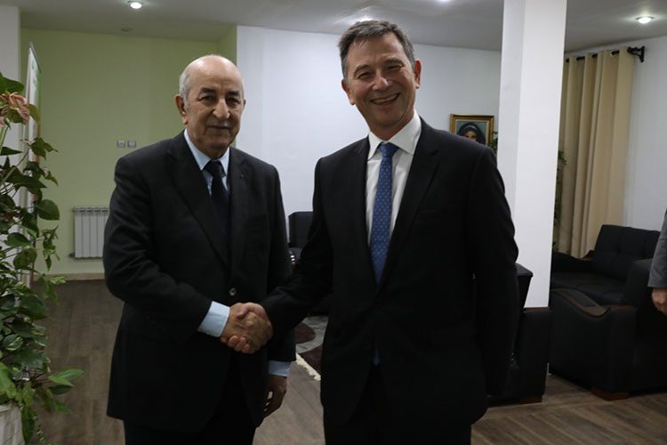 Tebboune reçoit l’ambassadeur du Royaume-Uni en Algérie