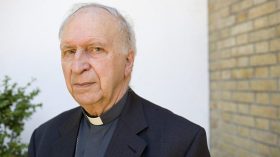 De hauts responsables algériens rendent hommage à “Henri Teissier”