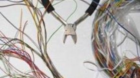 السجن النافذ لشخصين سرقا أسلاكا هاتفية بغرض تصديرها إلى إسرائيل