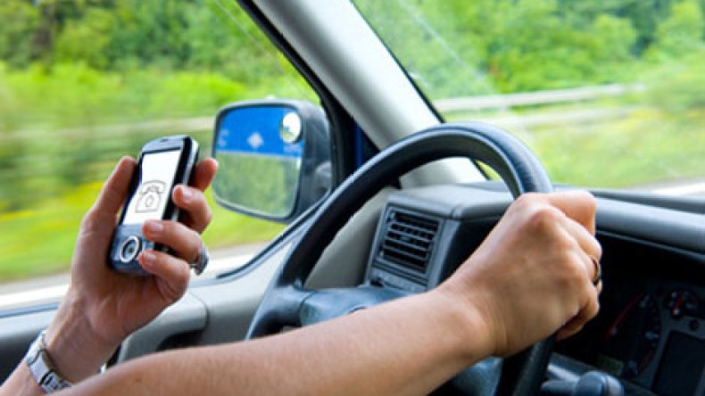 ‮”‬الهاتف النقال تسبب في‮ ‬79‮ ‬حادث مرور‮”‬