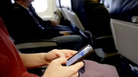 إجراءات جديدة لحمل الهواتف وأجهزة الكمبيوتر على متن الطائرات