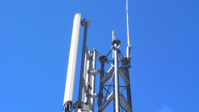 سرقة 132 بطارية تشغيل محطة الشبكات الهواتف النقالة بالبرج