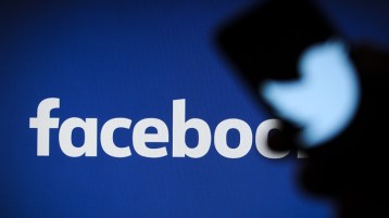 “الفايس بوك” أخطر من.. كورونا!