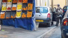 محلات تجارية تلتهم الأرصفة في بلديات تيزي وزو