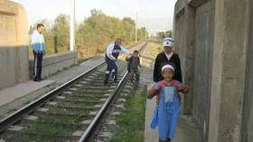 عشرات السكان يطالبون بإنجاز معابر على خط السكة الحديدية