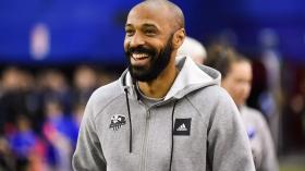 تييري هنري يقترح هذا الشرط على “الفيسبوك” و”تويتر”