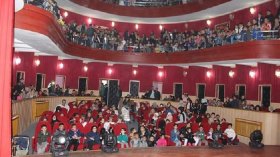 الجمهور يكتسح مسرح العلمة والسبب… 12 ساعة فنون