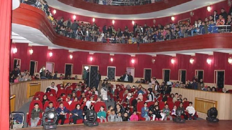 الجمهور يكتسح مسرح العلمة والسبب… 12 ساعة فنون