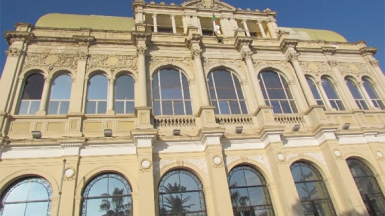 نقابة “المسرح الوطني” تعلّق إضرابها وتتبرأ من الانتهازيين و”تتأهب” لوعود الوزارة