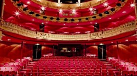 ممثلو وتقنيو مسرح بجاية يعتصمون مجددا