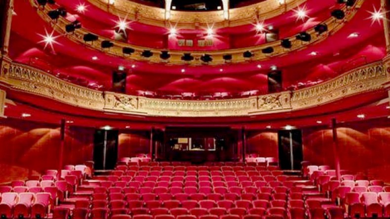 ممثلو وتقنيو مسرح بجاية يعتصمون مجددا