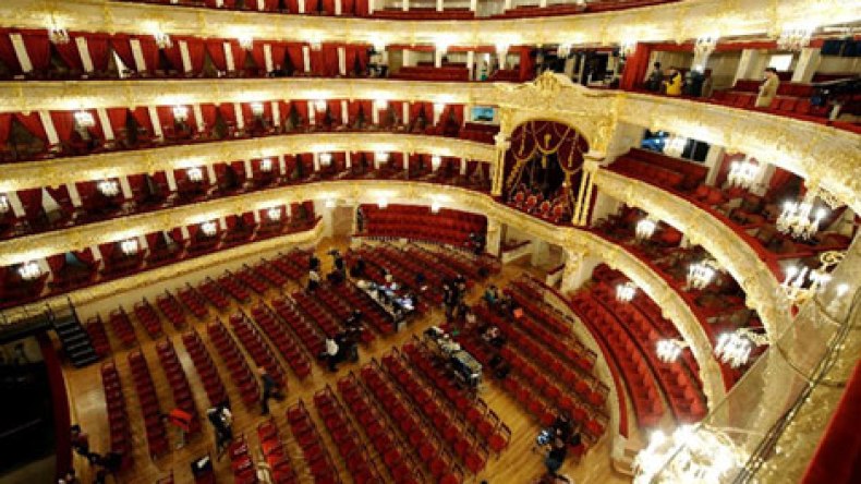 روسيا: وفاة عازف كمان بعد سقوطه في حفرة الأوركسترا