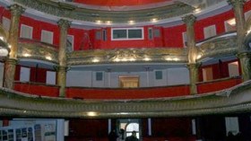 عرس الدم تفتتح العروض وسط أجواء هادئة