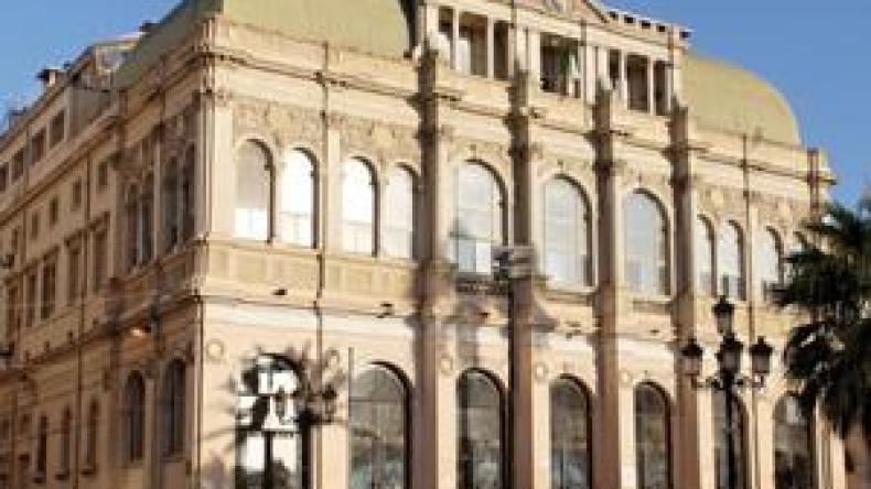 مدير الاتصال بالمسرح الوطني ينجو من محاولة انتحار