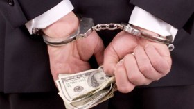 زوجان ثريان يسرقان صناديق التبرعات للشعور بالإثارة