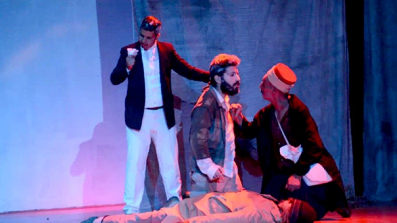 مسرحية الجثة والكلب تبرز تجرد المجتمع من الإنسانية