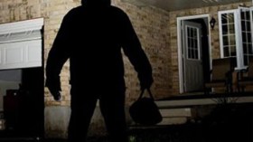 تسلل فوق السور من أجل خطبة فتاة