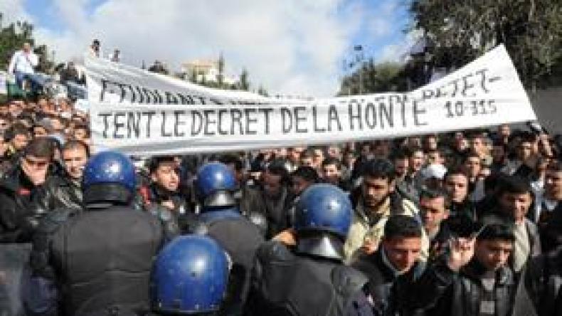 احتجاجات الطلبة تجر الجامعة إلى سنة بيضاء