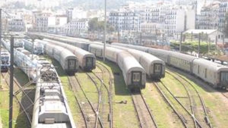 شلل في رحلات القطارات..والمسافرون مستاؤون