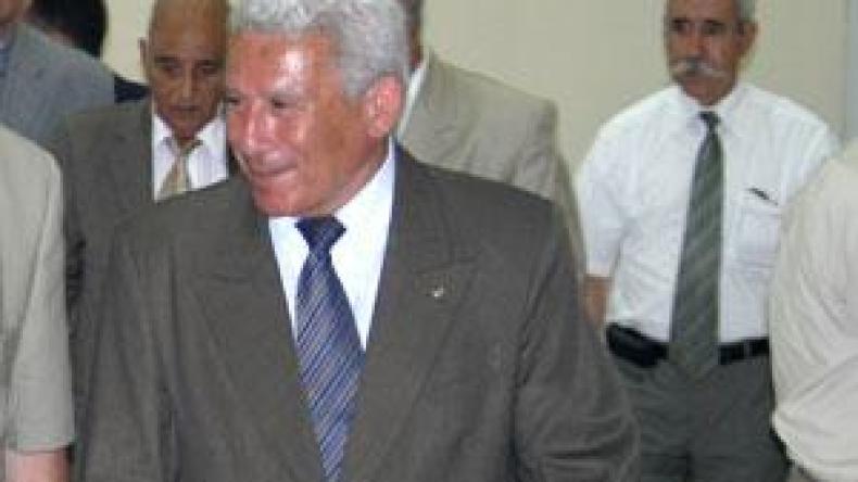 الدفاع يطالب بتقارير الصفقات المشبوهة والملفات التي أشرف عليها علي تونسي