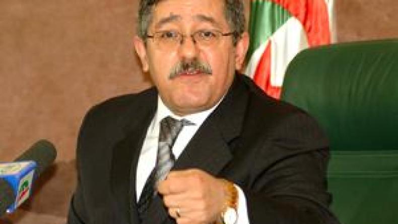 أويحيى يطالب بتحرير قطاع السمعي البصري من سيطرة السلطة