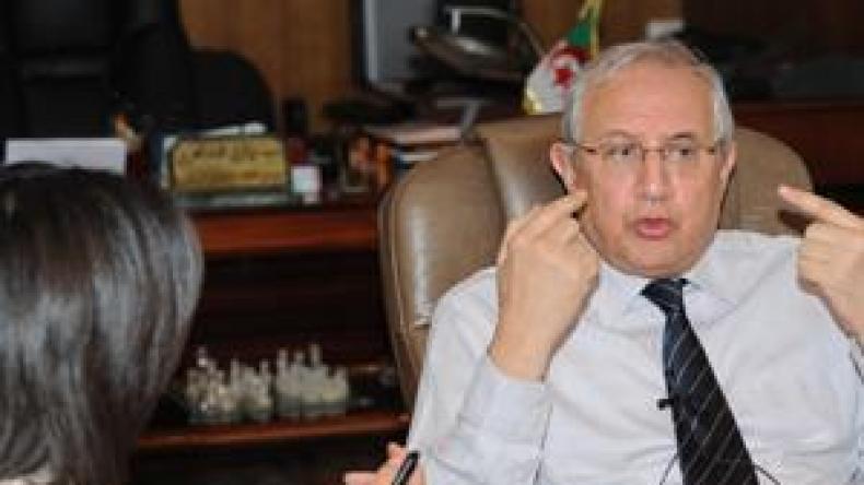 خلاف زياري مع بلخادم يدفعه لمقاطعة اجتماعات المكتب السياسي للأفلان