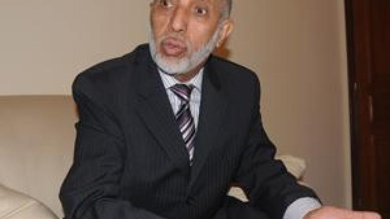 بلخادم يضرب عن الكلام في انتظار ما يقوله للتلفزيون غدا