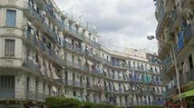 “قونقستار” بوفريزي يفرضون قانون السيف والخناجر ويحولون الحي إلى منطقة محرمة