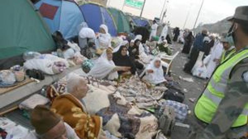 2000 حاج غير نظامي من حاملي تأشيرات المجاملة  شوّشوا على الحجاج الجزائريين