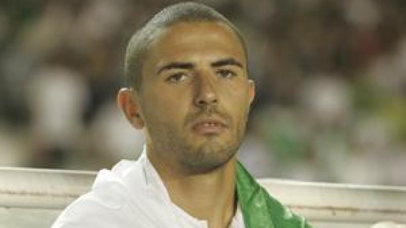 بعد  تنصيبه  قائدا  للمنتخب  الوطني ..  عنتر  يحيى  لـ  الشروق :  ” أشعر  بالفخر ..  لكني  لن  أسعد  إلا  بالانتصار “