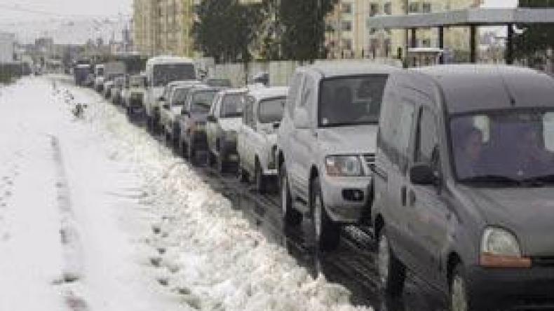 درجات الحرارة تحت الصفر والثلوج تقطع 14 طريقا
