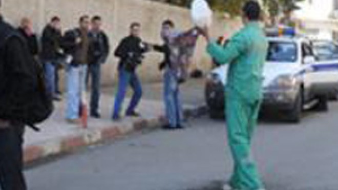 فيديو الشاب الذي حاول حرق نفسه أمام مقر وزارة العمل