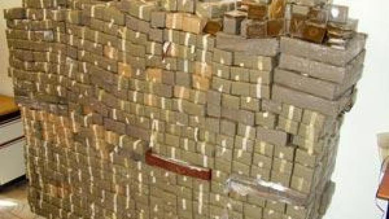 توقيف مروّج للمخدرات بحوزته ذخيرة حربية بالكاليتوس