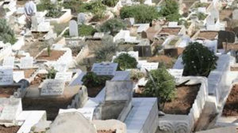 سيدة تموت حزنا خلال زيارتها لقبر ابنها يوم العيد بتيبازة