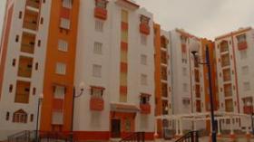 على المحتجين التبليغ عن المستفيدين غير الشرعيين من السكن